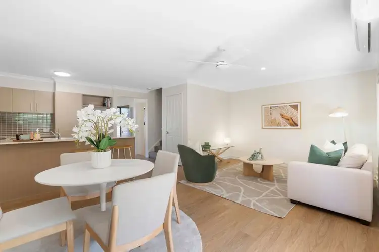 Main view of Homely townhouse listing, 2/20 Calonne Street, Upper Mount Gravatt QLD 4122