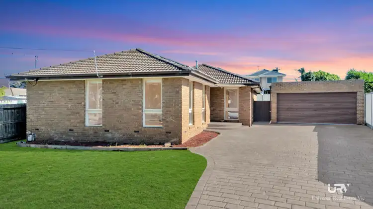 16 Whitley Crecent, Craigieburn VIC 3064