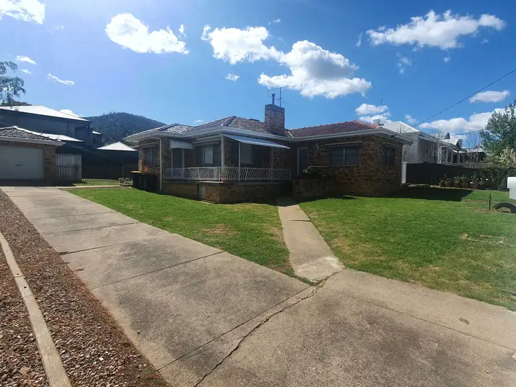 128 Carthage St, Tamworth NSW 2340