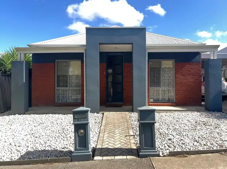 37 Hoxton Crescent, Craigieburn VIC 3064