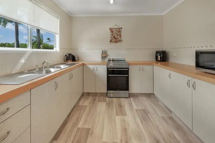 Sixth view of Homely house listing, 4 Begonia Court, Beaconsfield QLD 4740