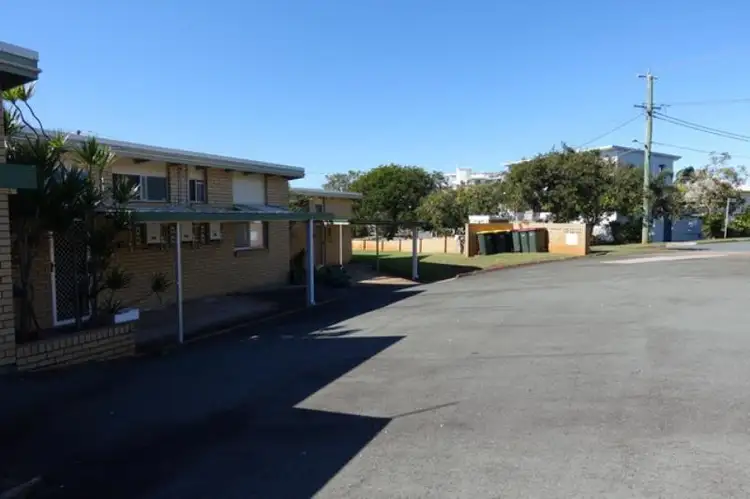 2/2 JAMES ST, Scarborough QLD 4020