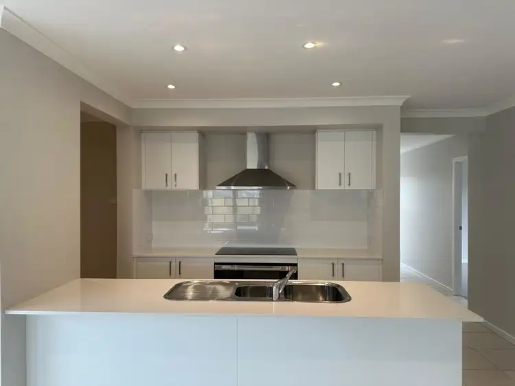 4 Tivoli Ave, Greenbank QLD 4124