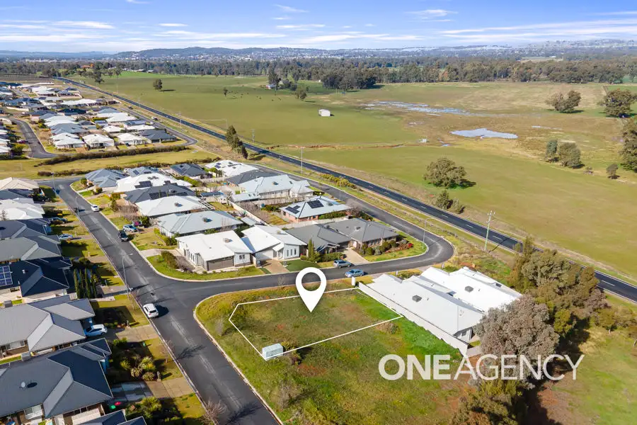 Main view of Homely villa listing, 2/57 ROSS PARKWAY, Gobbagombalin NSW 2650