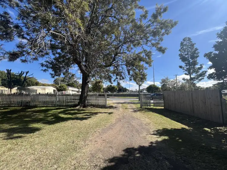 2/27 Pine st, North Ipswich QLD 4305