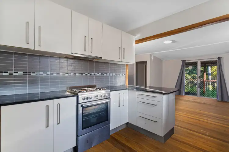 32 Bruce Road, Woodridge QLD 4114