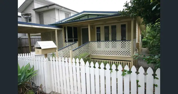 7 Kenton Street, Chapel Hill QLD 4069