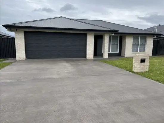 8 Marine Court, Dubbo NSW 2830