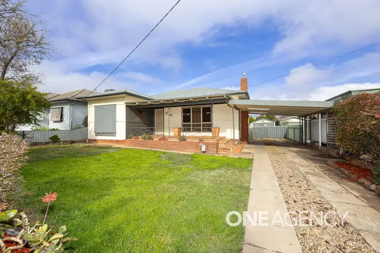 42 CEDUNA STREET, Mount Austin NSW 2650