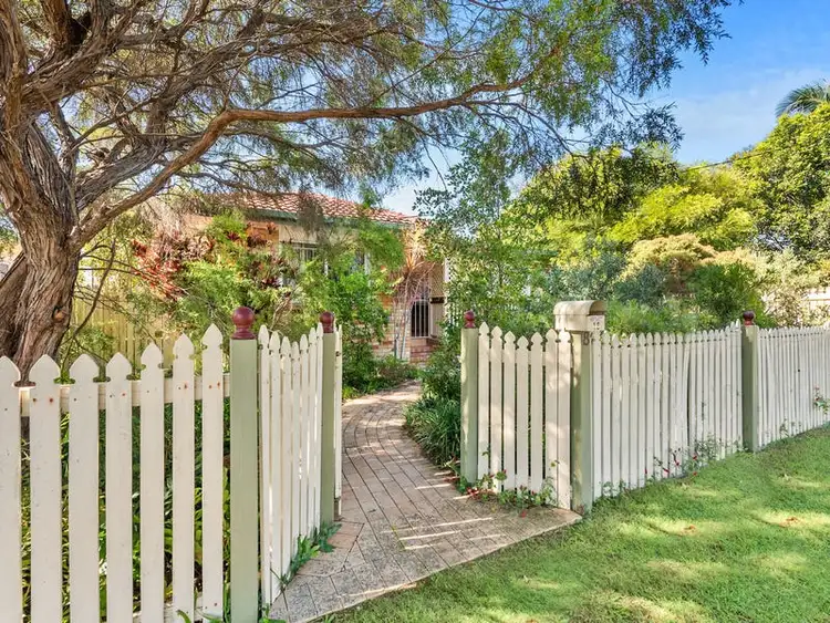18 Pearl Street, Scarborough QLD 4020