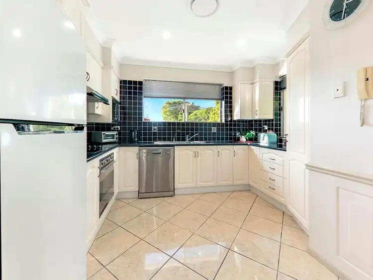 Fifth view of Homely unit listing, 4/11 Prince Edward Parade, Redcliffe QLD 4020