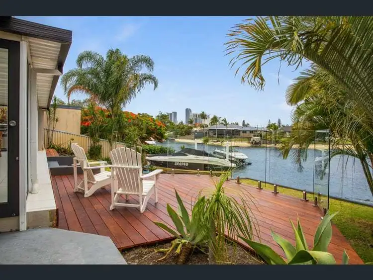 174 Sunshine Boulevard, Mermaid Waters QLD 4218