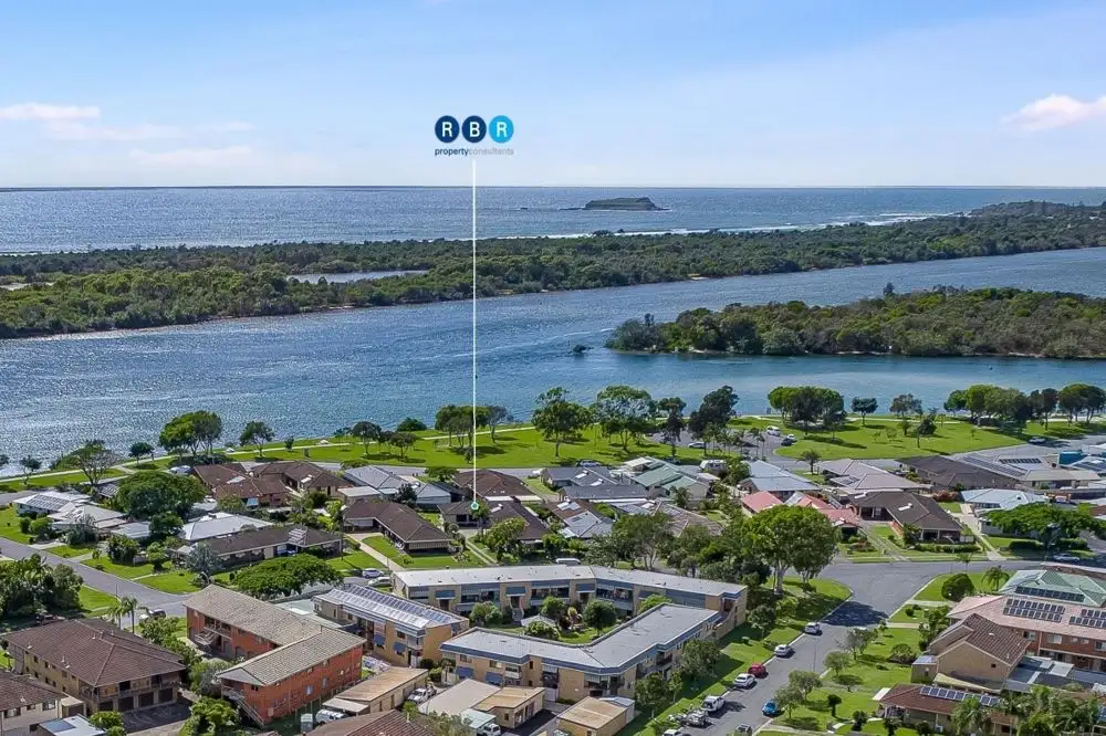 Main view of Homely semi-detached listing, 2/21 Banks Avenue, Tweed Heads NSW 2485