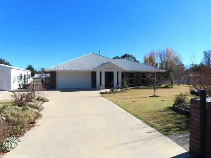 22 Pioneers Parade, Stanthorpe QLD 4380