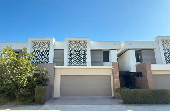 18/37 Sickle Avenue, Hope Island QLD 4212