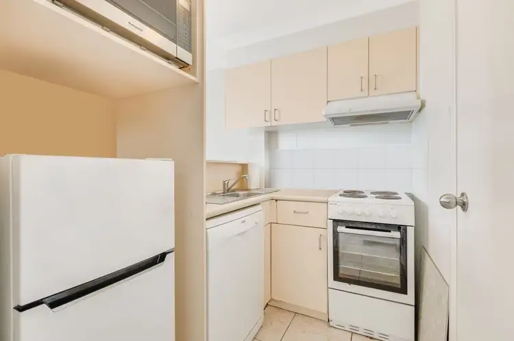 Sixth view of Homely unit listing, 305/92-96 Musgrave Street, Coolangatta QLD 4225