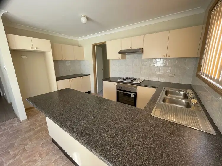 50 Michelago Cct, Prestons NSW 2170