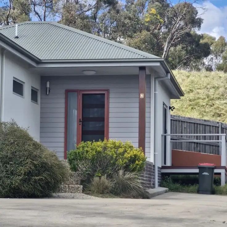 2/11 Birch Cres, Armidale NSW 2350
