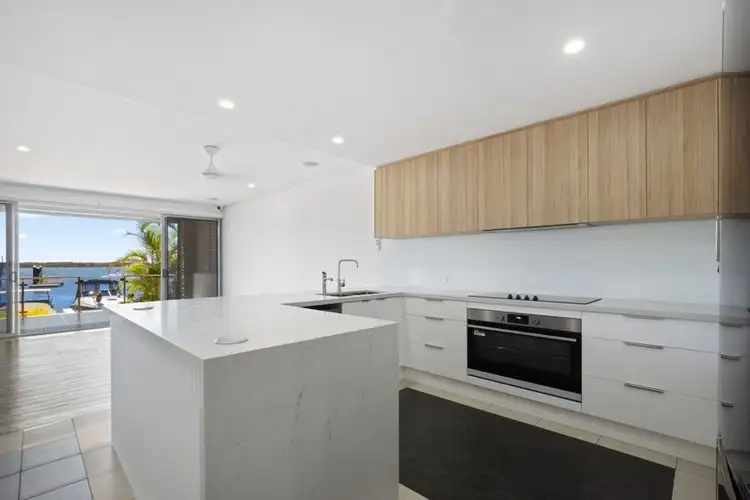 4 27-29 Madang Crescent, Runaway Bay QLD 4216
