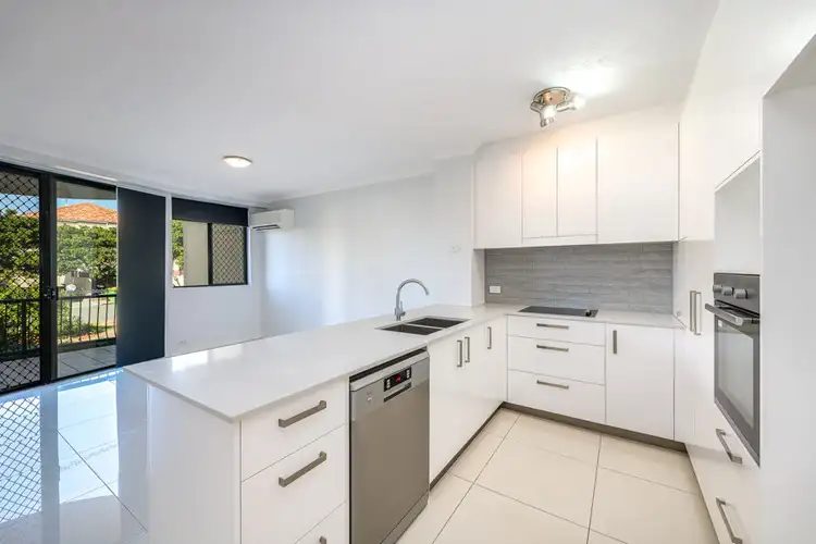 3/2 FRASER AVENUE, Miami QLD 4220