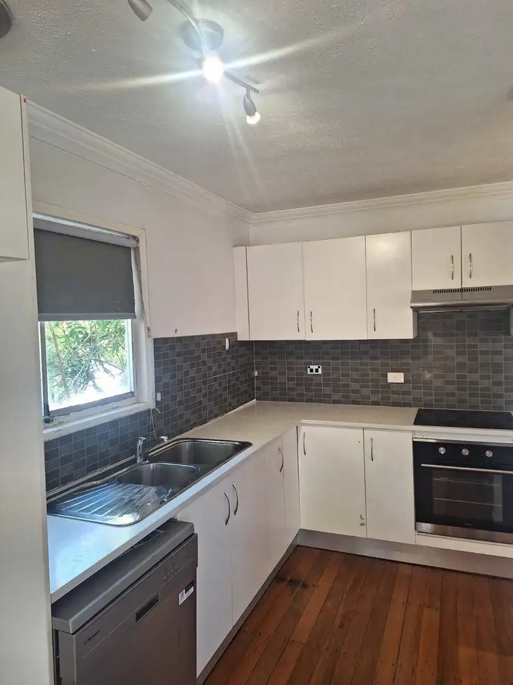 15 Hillcrest Parade, Miami QLD 4220