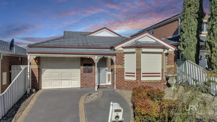 2 Crestwood Lane, Craigieburn VIC 3064