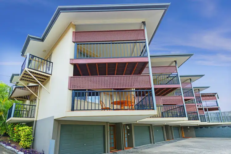 Main view of Homely townhouse listing, 2/19 End Street, Highgate Hill QLD 4101
