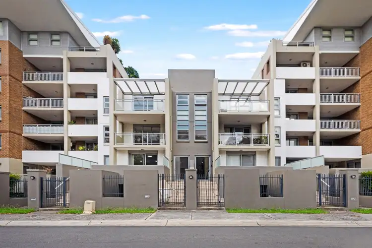 25/4-10 Benedict Court, Holroyd NSW 2142