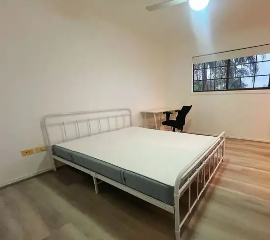 R1/8 Pineneedle Place, Sunnybank Hills QLD 4109