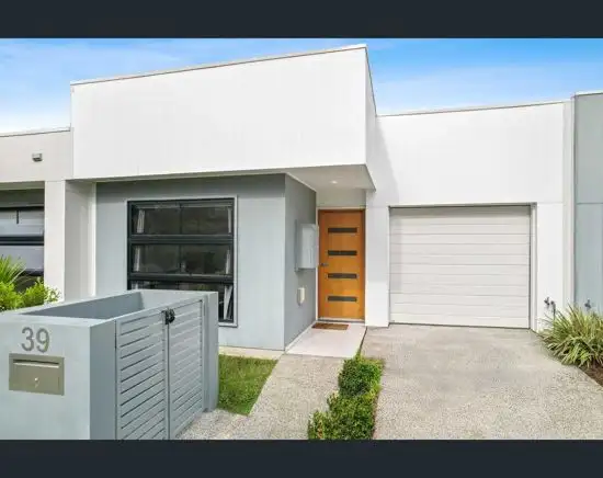 39 Eclipse Cres