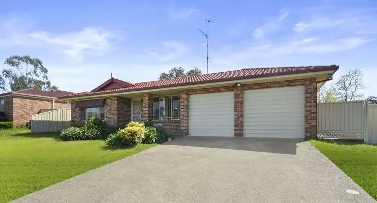 44 Larapinta Crescent, St Helens Park NSW 2560