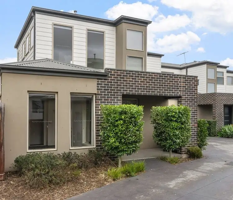 2/11 Birch Avenue, Tullamarine VIC 3043