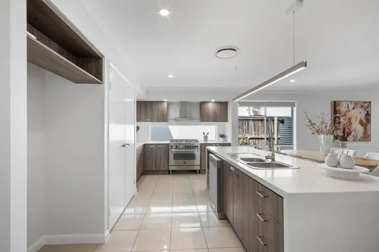Fourth view of Homely house listing, 4 Feathertail Pl, Gumdale QLD 4154