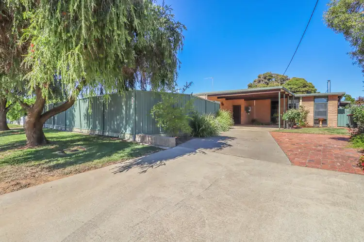 13 Greaves Cres, Deniliquin NSW 2710