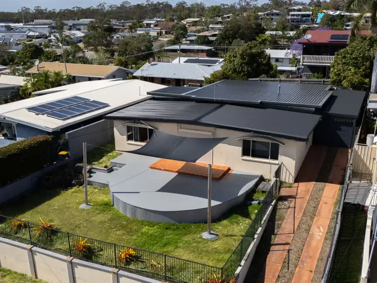 17 Crest Ave, Boyne Island QLD 4680
