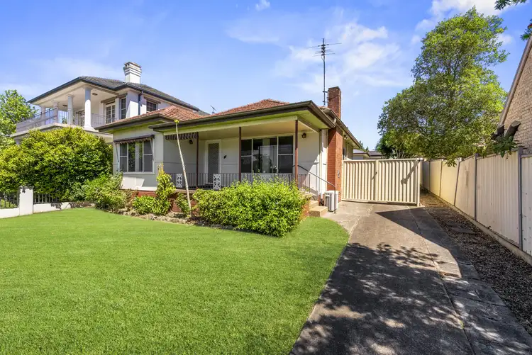 25 & 25a Yeend Street