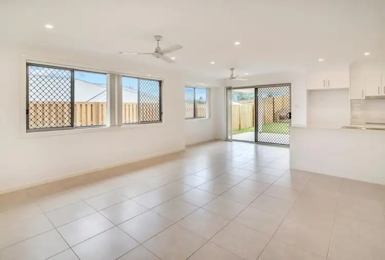7 Logan Crescent, Oxenford QLD 4210