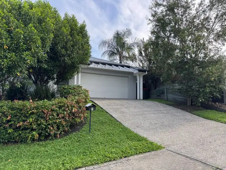 7 Logan Crescent, Oxenford QLD 4210