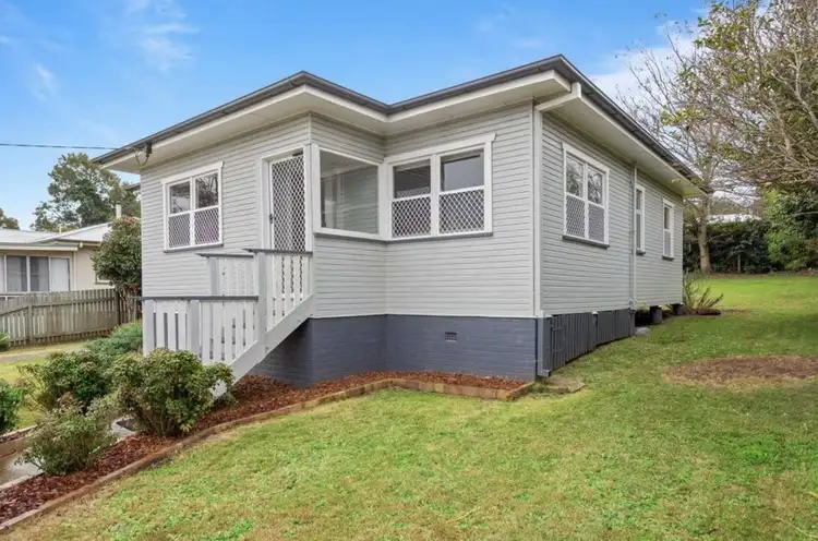 17 Geoffery St, Mount Lofty QLD 4350