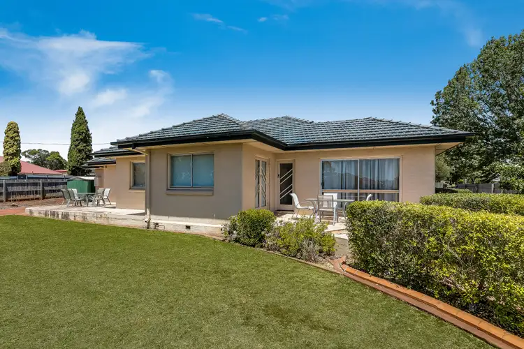 301-303 West Street, Harristown QLD 4350