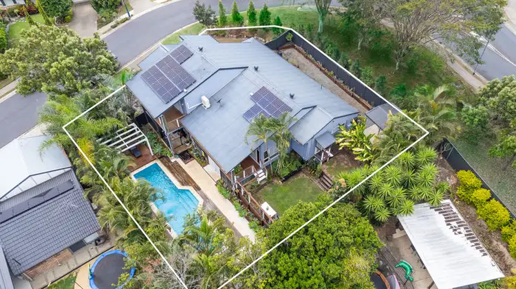 1 Marina Court, Eatons Hill QLD 4037