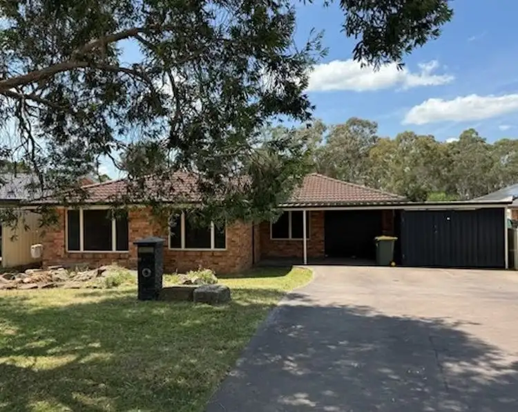 11 Cyclamen Place, Macquarie Fields NSW 2564