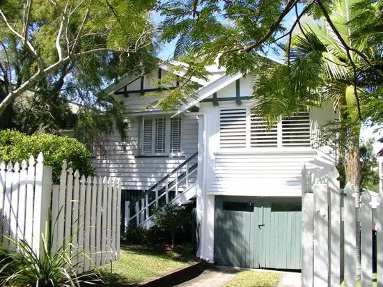 9 HOWARD STREET, Coorparoo QLD 4151