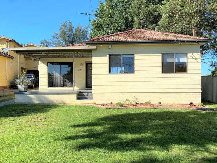 18 Derbyshire Av, Toongabbie NSW 2146