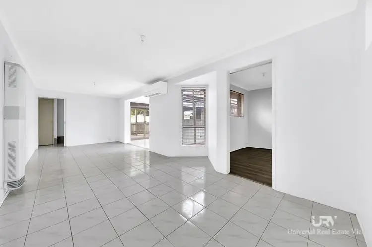 Fifth view of Homely house listing, 8 Manningtree Parade, Craigieburn VIC 3064