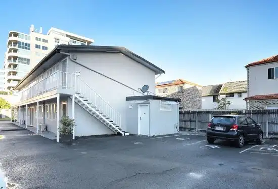 6 144 Frank St, Labrador QLD 4215