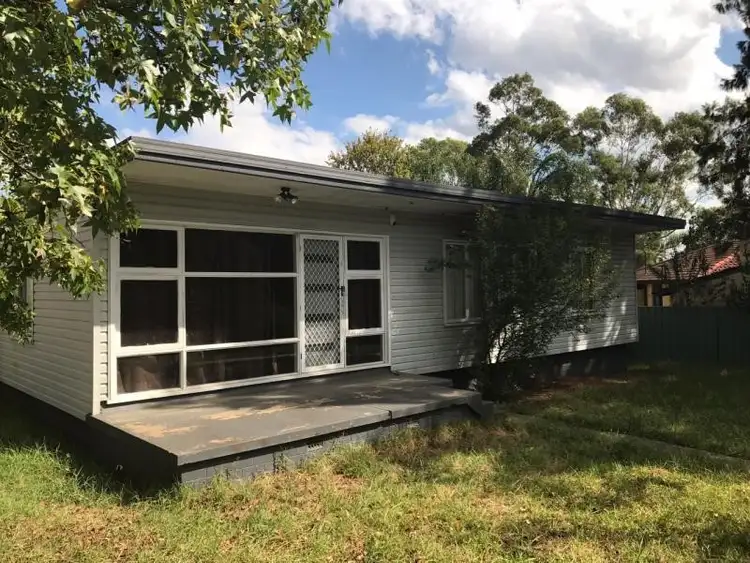 13 Dampier Pl, Whalan NSW 2770