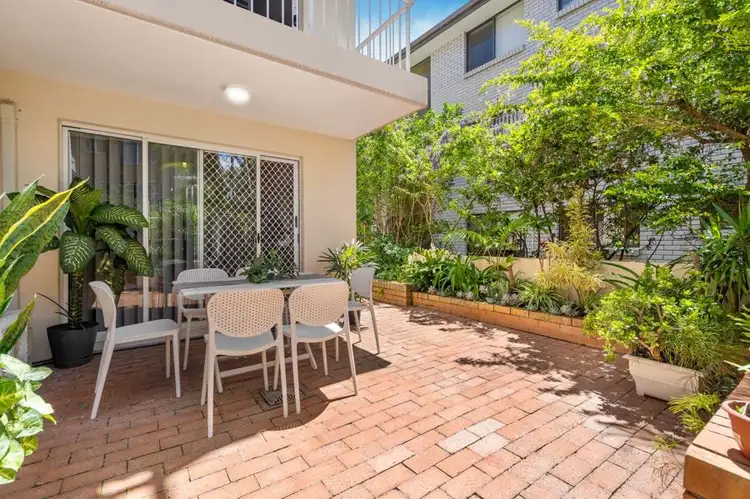 2/14 Rosewood Avenue, Broadbeach QLD 4218