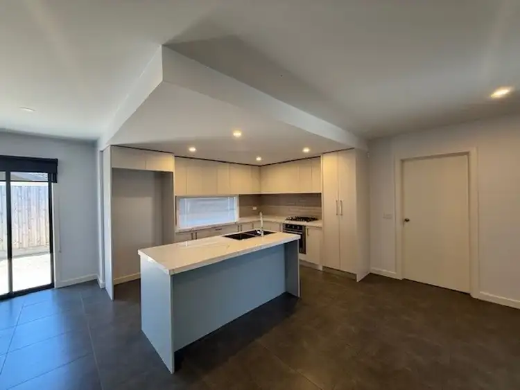 2/22 Birch Avenue, Tullamarine VIC 3043