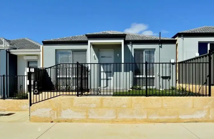 10 Clarendon Circuit, Lakelands WA 6180